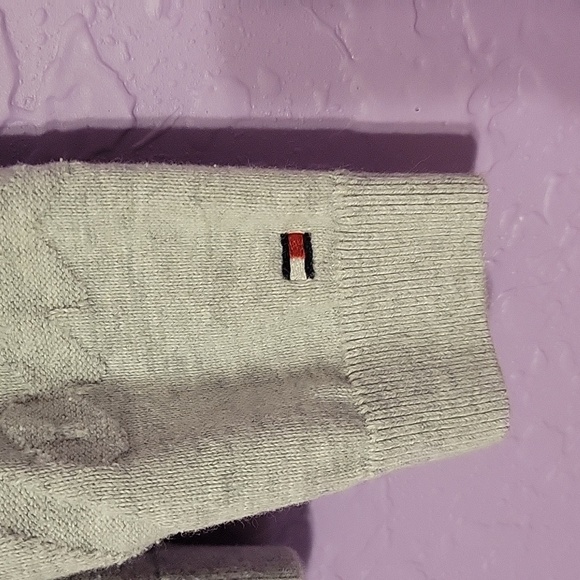 2 Tommy Hilfiger bundle 1 gray size xs 4-5 1 white faux fur xs 4-5 - Picture 6 of 7